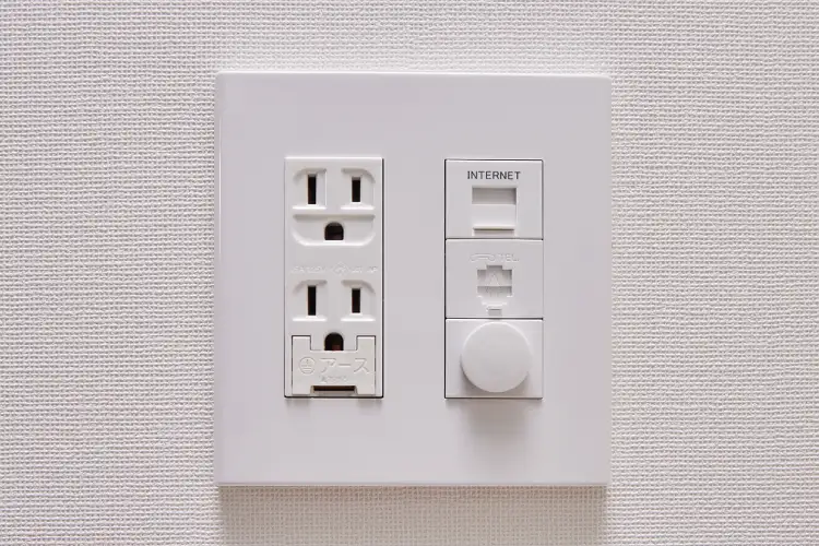 マルチメディアコンセント